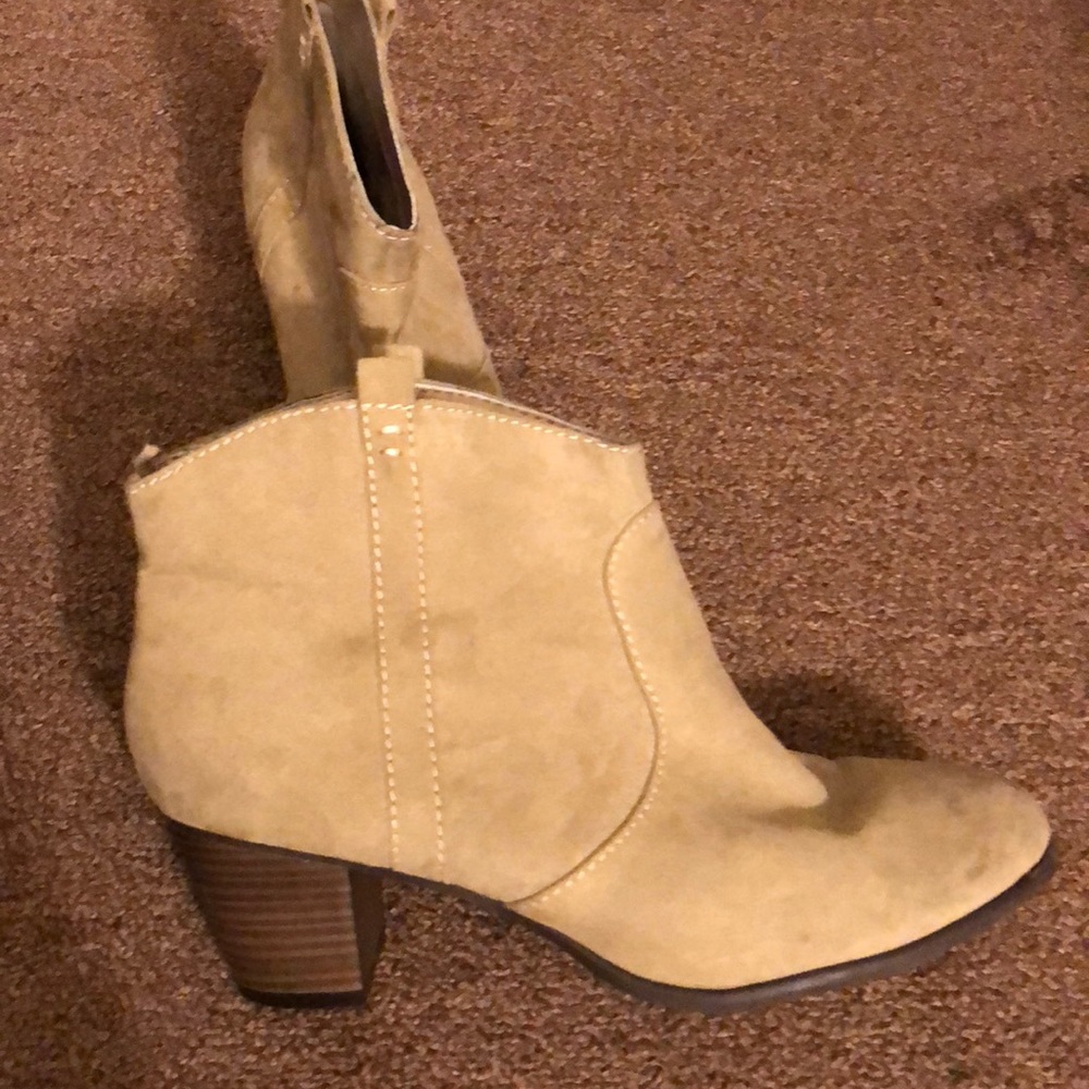 Size 9 - Picture 2 of 4